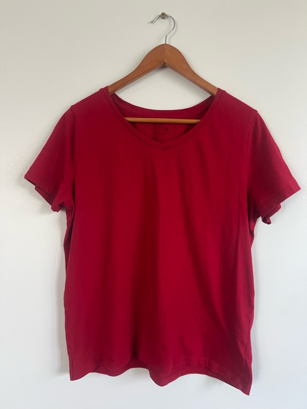 Time and Tru Women’s V-Neck Short Sleeve Tee